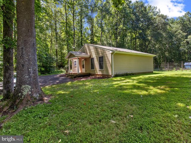 16966 TEAGUES POINT RD, Hughesville, MD 20637