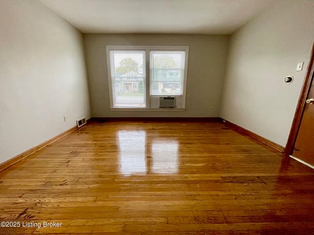 208 Breckenridge Ln 1, Louisville, KY 40207