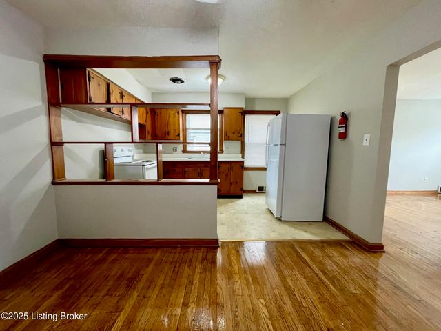 208 Breckenridge Ln 1, Louisville, KY 40207