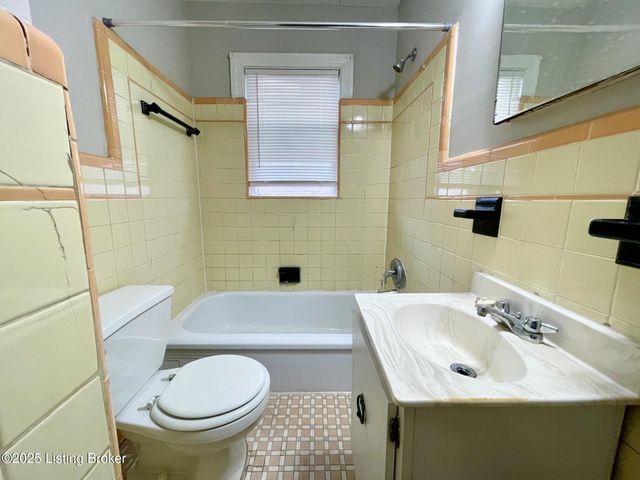 208 Breckenridge Ln 1, Louisville, KY 40207