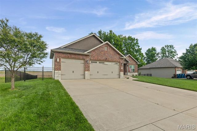 540 Glendale Drive, Troy, IL 62294