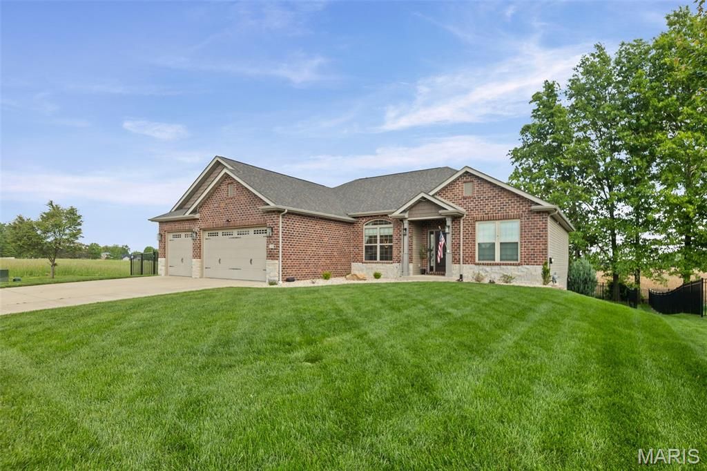 540 Glendale Drive, Troy, IL 62294