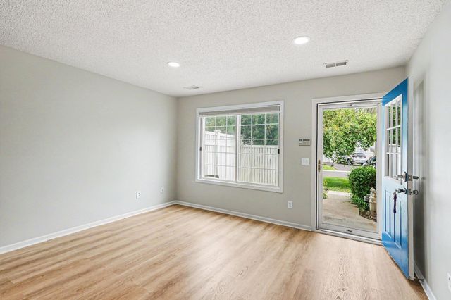 4300 Meghan Lane 302, Eagan, MN 55122
