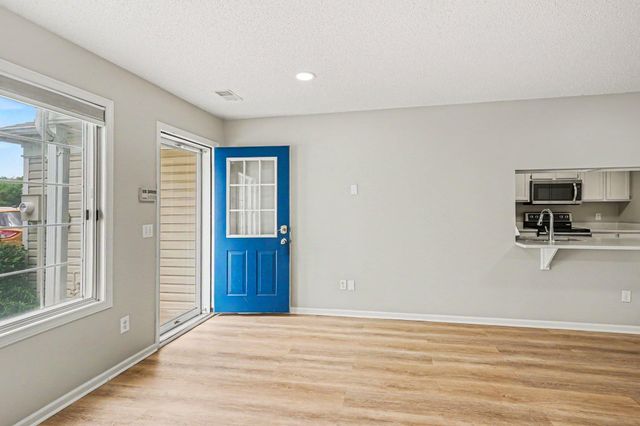 4300 Meghan Lane 302, Eagan, MN 55122