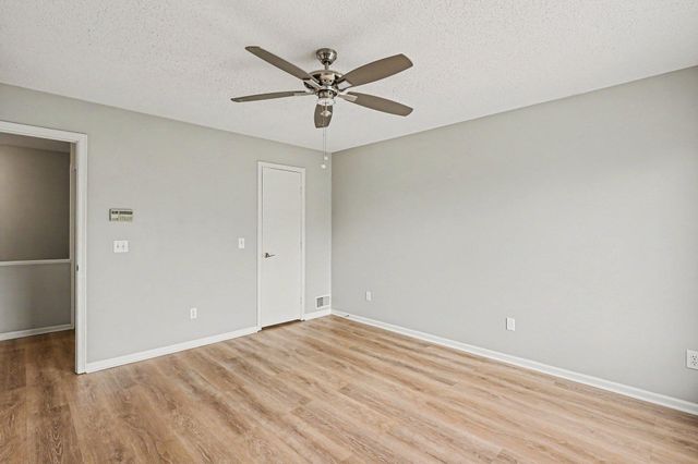 4300 Meghan Lane 302, Eagan, MN 55122
