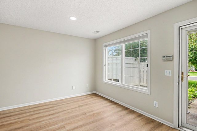 4300 Meghan Lane 302, Eagan, MN 55122