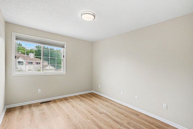 4300 Meghan Lane 302, Eagan, MN 55122