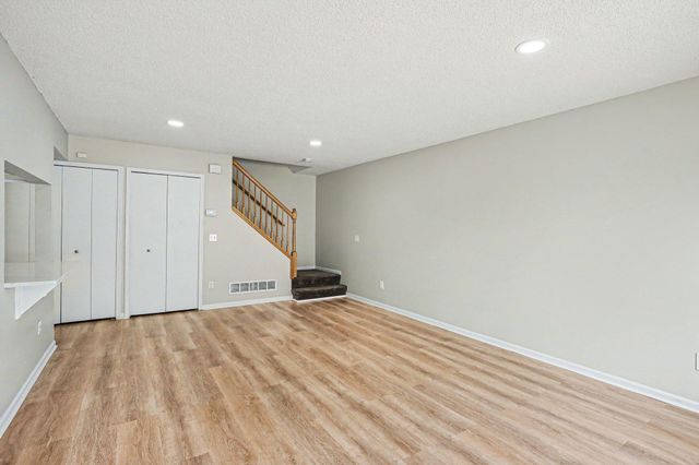 4300 Meghan Lane 302, Eagan, MN 55122