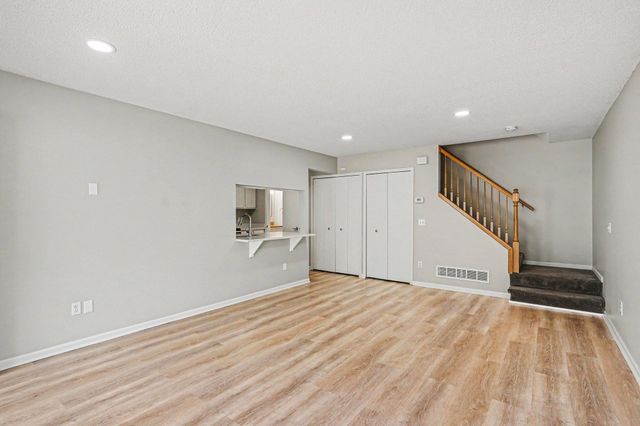 4300 Meghan Lane 302, Eagan, MN 55122
