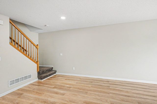 4300 Meghan Lane 302, Eagan, MN 55122