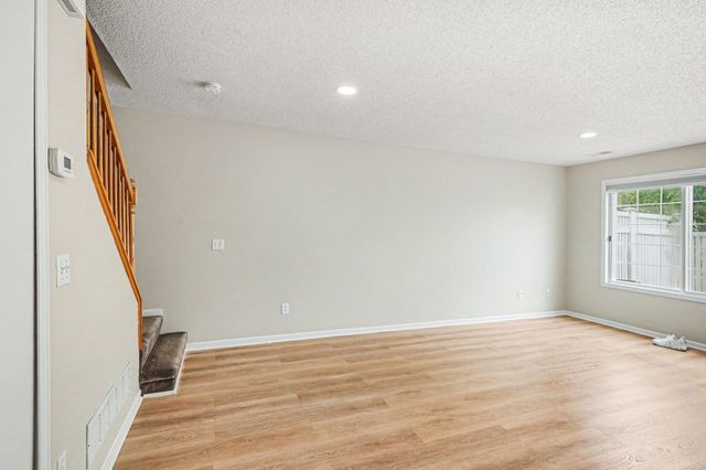 4300 Meghan Lane 302, Eagan, MN 55122