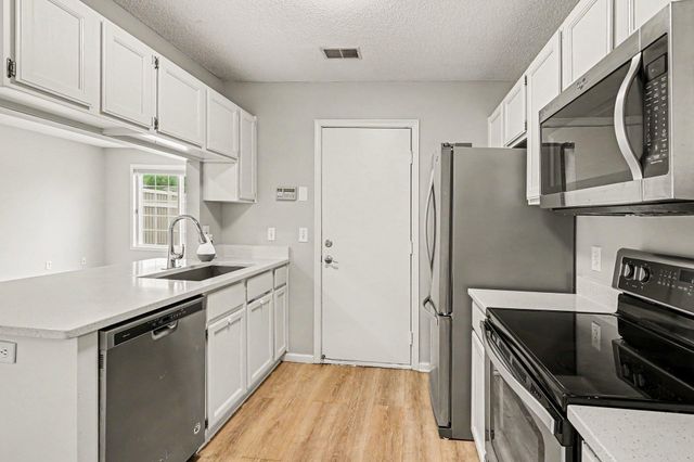 4300 Meghan Lane 302, Eagan, MN 55122