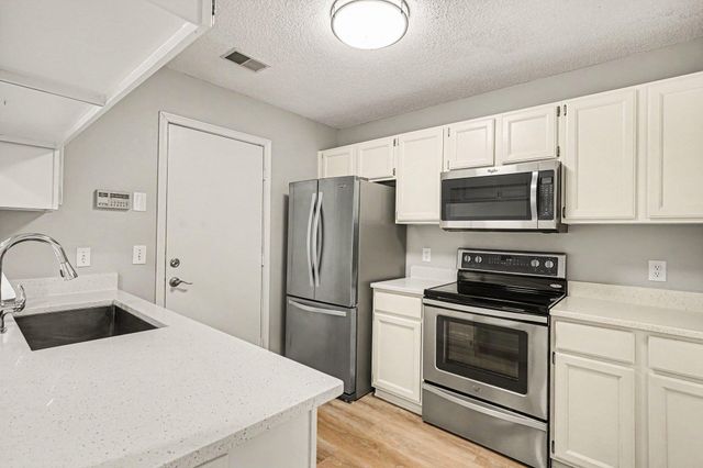 4300 Meghan Lane 302, Eagan, MN 55122
