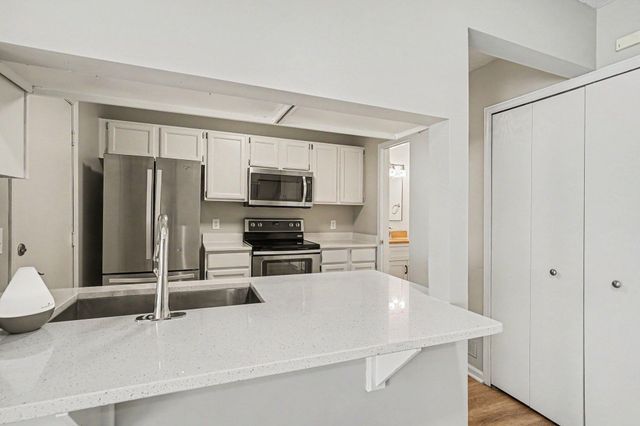 4300 Meghan Lane 302, Eagan, MN 55122