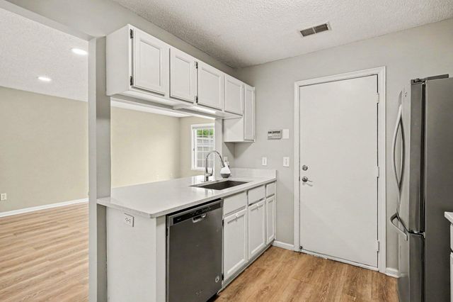 4300 Meghan Lane 302, Eagan, MN 55122
