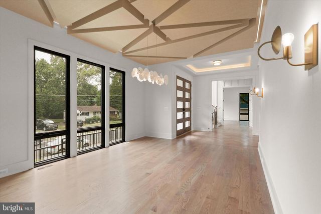 1111 LAKEWOOD DR SW, Vienna, VA 22180