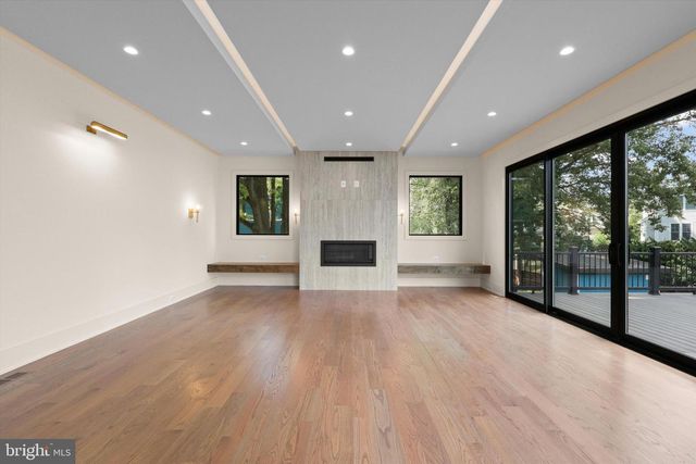 1111 LAKEWOOD DR SW, Vienna, VA 22180