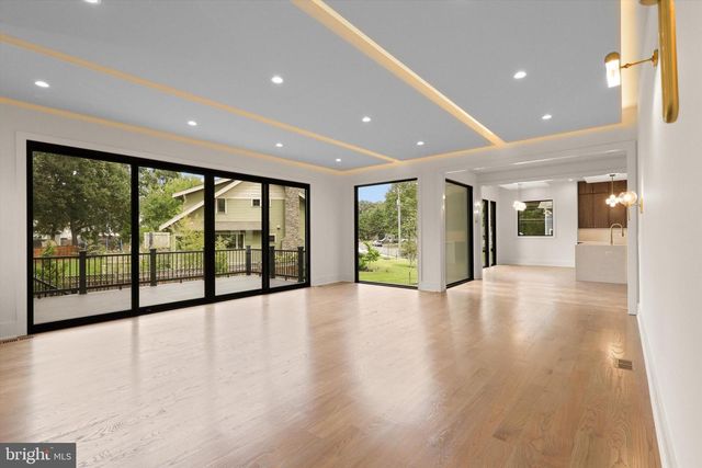 1111 LAKEWOOD DR SW, Vienna, VA 22180