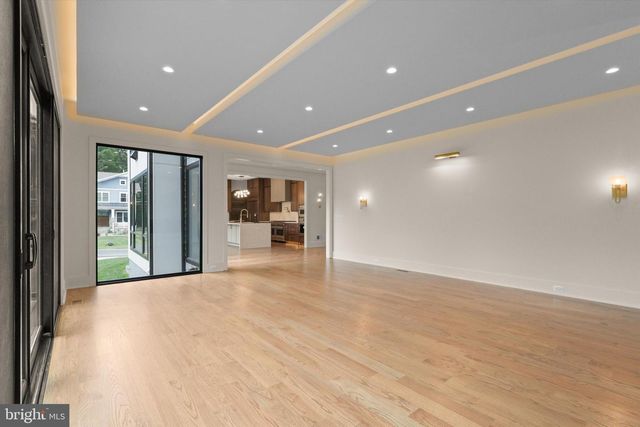 1111 LAKEWOOD DR SW, Vienna, VA 22180