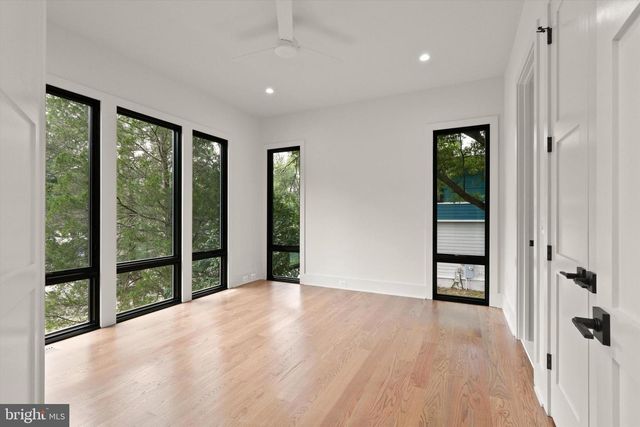 1111 LAKEWOOD DR SW, Vienna, VA 22180