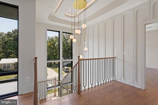 1111 LAKEWOOD DR SW, Vienna, VA 22180