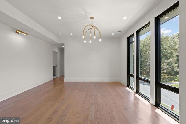 1111 LAKEWOOD DR SW, Vienna, VA 22180