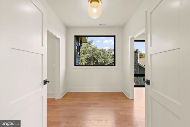 1111 LAKEWOOD DR SW, Vienna, VA 22180