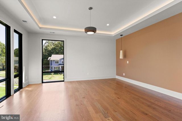 1111 LAKEWOOD DR SW, Vienna, VA 22180