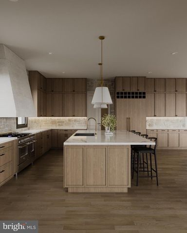 1111 LAKEWOOD DR SW, Vienna, VA 22180