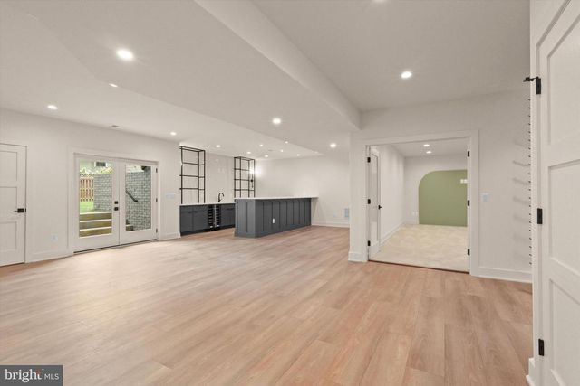 1111 LAKEWOOD DR SW, Vienna, VA 22180