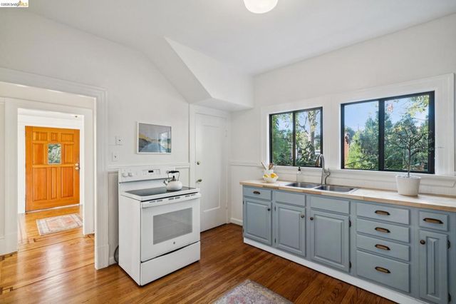 2707 Dana St, Berkeley, CA 94705