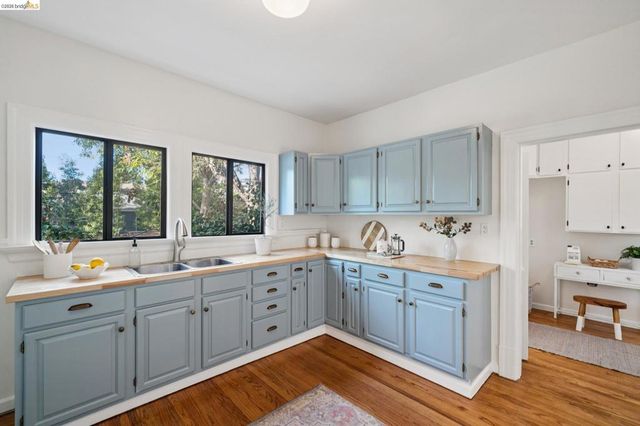 2707 Dana St, Berkeley, CA 94705