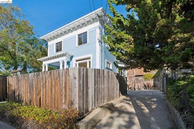 2707 Dana St, Berkeley, CA 94705
