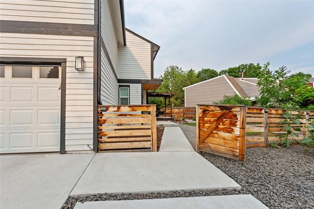 1034 W Peakview Circle, Littleton, CO 80120