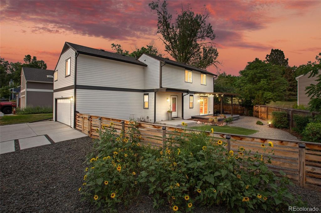 1034 W Peakview Circle, Littleton, CO 80120