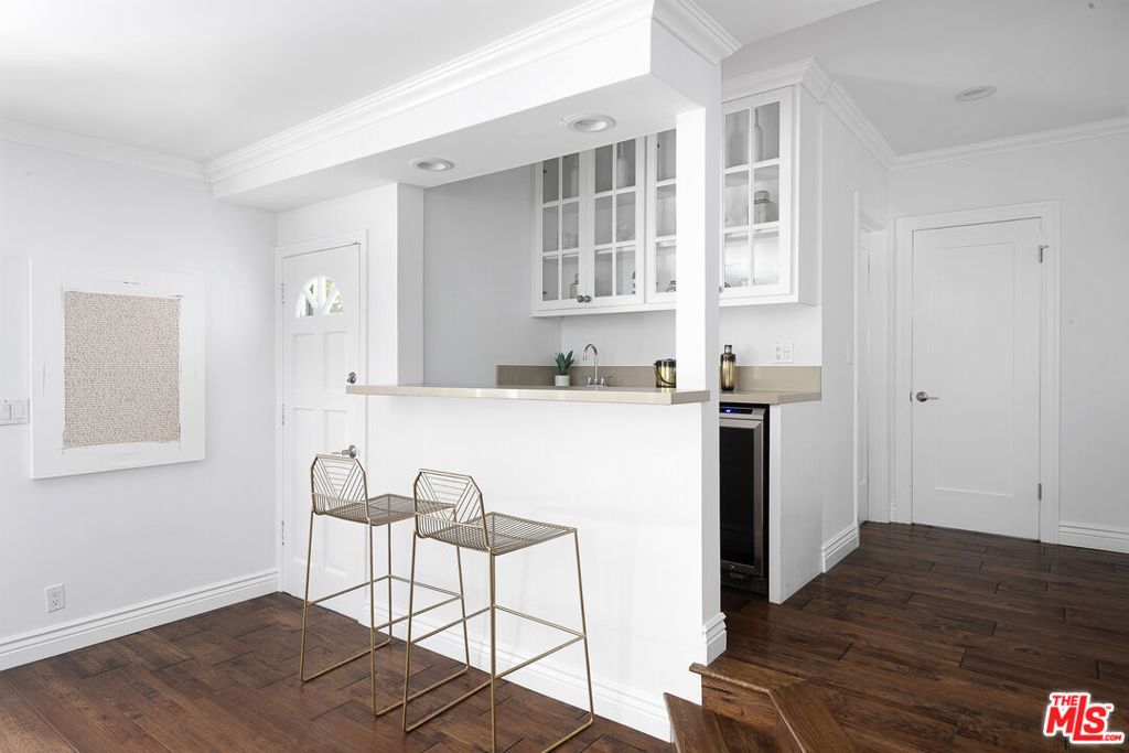 Image 6 of property listing at 543 N June Street, Los Angeles, CA 90004