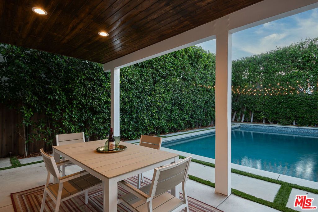 Image 9 of property listing at 543 N June Street, Los Angeles, CA 90004