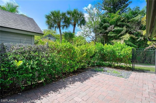 1325 Solana RD K3, Naples, FL 34103