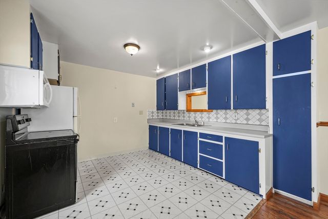 31-33 Apremont St, Adams, MA 01220