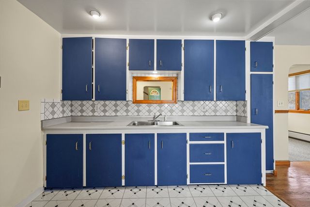 31-33 Apremont St, Adams, MA 01220