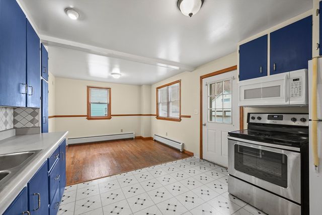 31-33 Apremont St, Adams, MA 01220