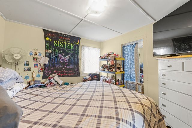 31-33 Apremont St, Adams, MA 01220