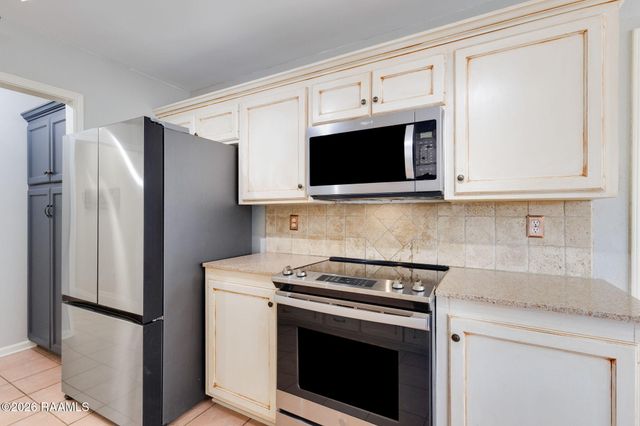 104 Queensford Way, Youngsville, LA 70592