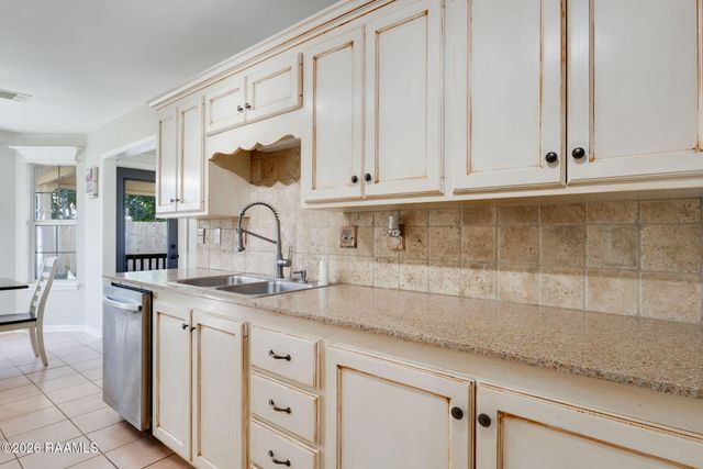 104 Queensford Way, Youngsville, LA 70592