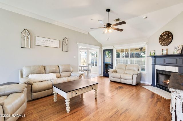 104 Queensford Way, Youngsville, LA 70592