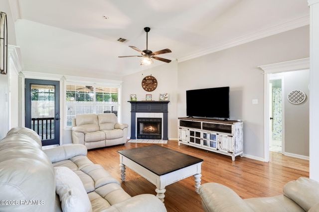 104 Queensford Way, Youngsville, LA 70592