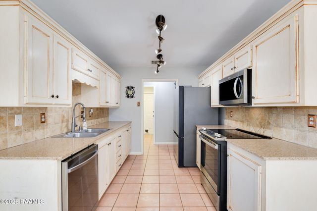 104 Queensford Way, Youngsville, LA 70592