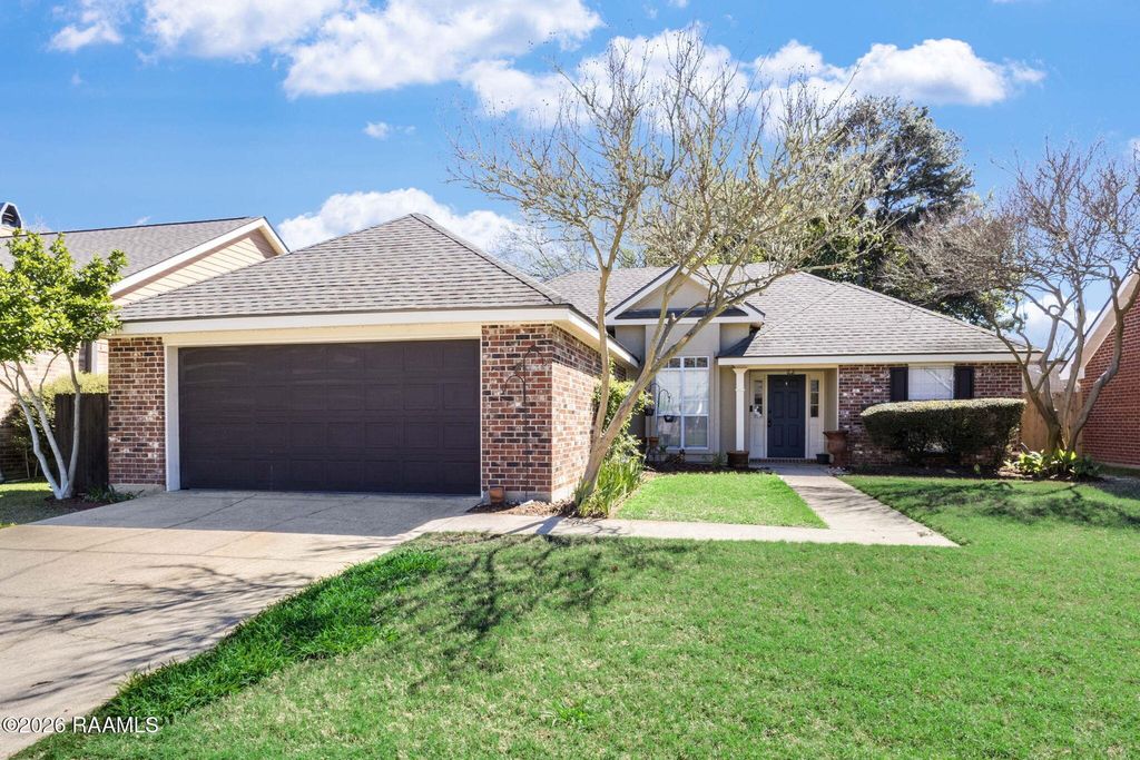 104 Queensford Way, Youngsville, LA 70592