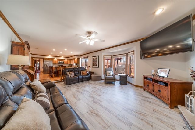 4320 Lazybrook Circle, Clay, NY 13088