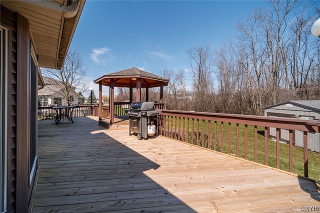 4320 Lazybrook Circle, Clay, NY 13088